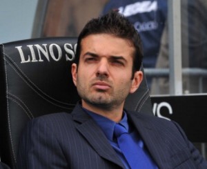 Inter's head coach Andrea Stramaccioni takes place prior the Italian Serie A football match between Udinese and Inter Milan on April 25, 2012 at Friuli Stadium in Udine. AFP PHOTO / SIMONE FERRARO (Photo credit should read SIMONE FERRARO/AFP/Getty Images)