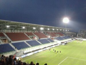 tribuna-centrale-vuota-is-arenas