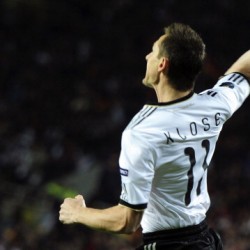 Germany's striker Miroslav Klose celebra