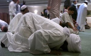 1284073709_ramadan-preghiera1