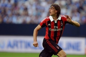 AC Milans defender Francesco Acerbi play