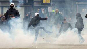 >>>ANSA/ SCIOPERO FORCONI: TENSIONI IN TUTTA ITALIA, CAOS A TORINO