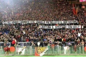 striscione roma stefano