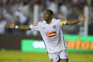 425100-Robinho-pode-voltar-para-o-Santos-e-comemorar-centenário-na-Vila-Belmiro2