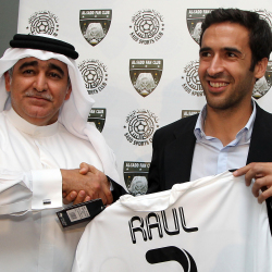 Spanish striker Raul shakes hands with Q