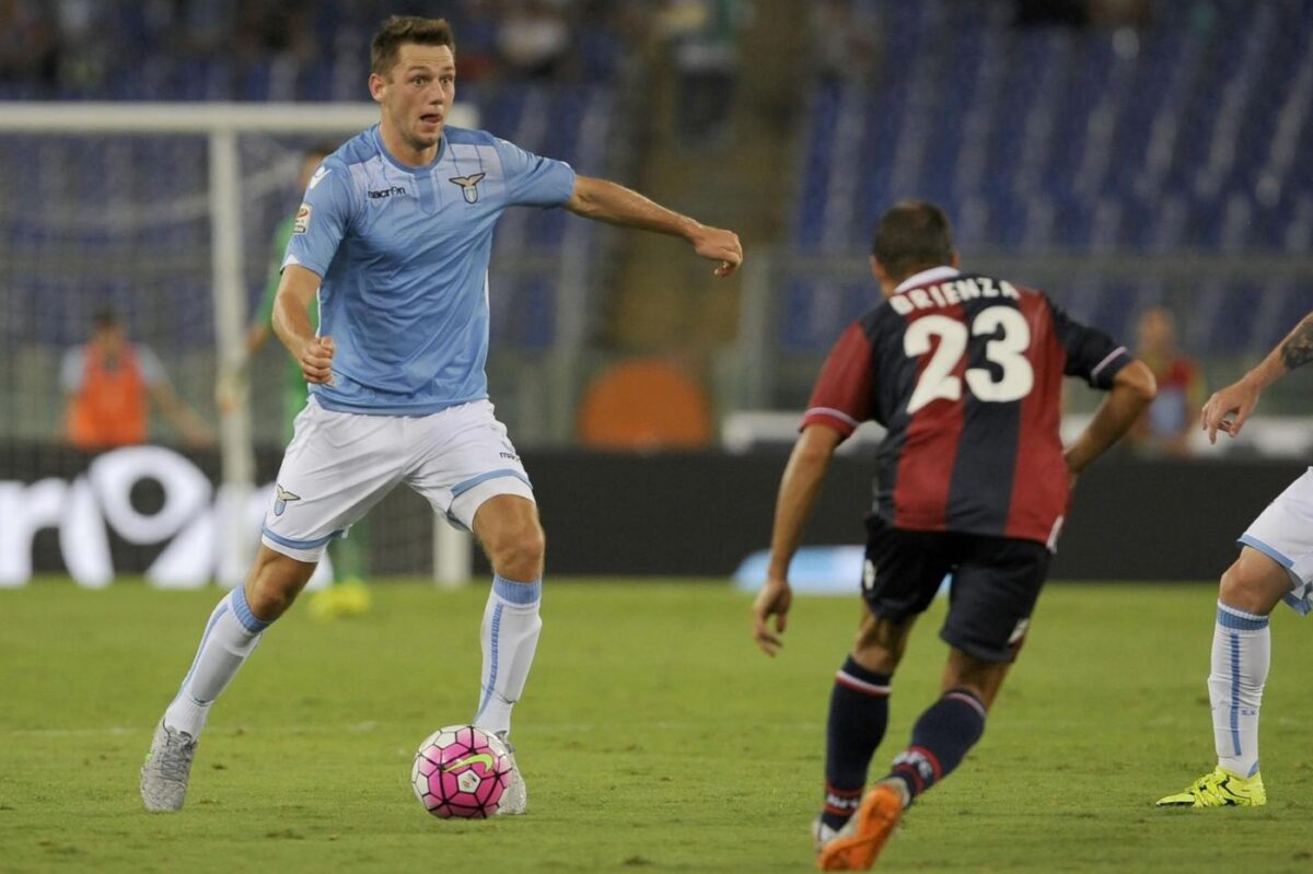Infortunio De Vrij Problema Al Ginocchio Per Il Difensore Della Lazio