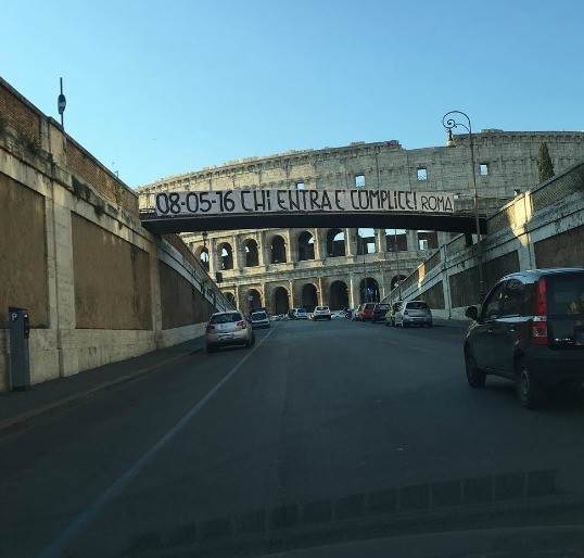 striscione colosseo curva sud