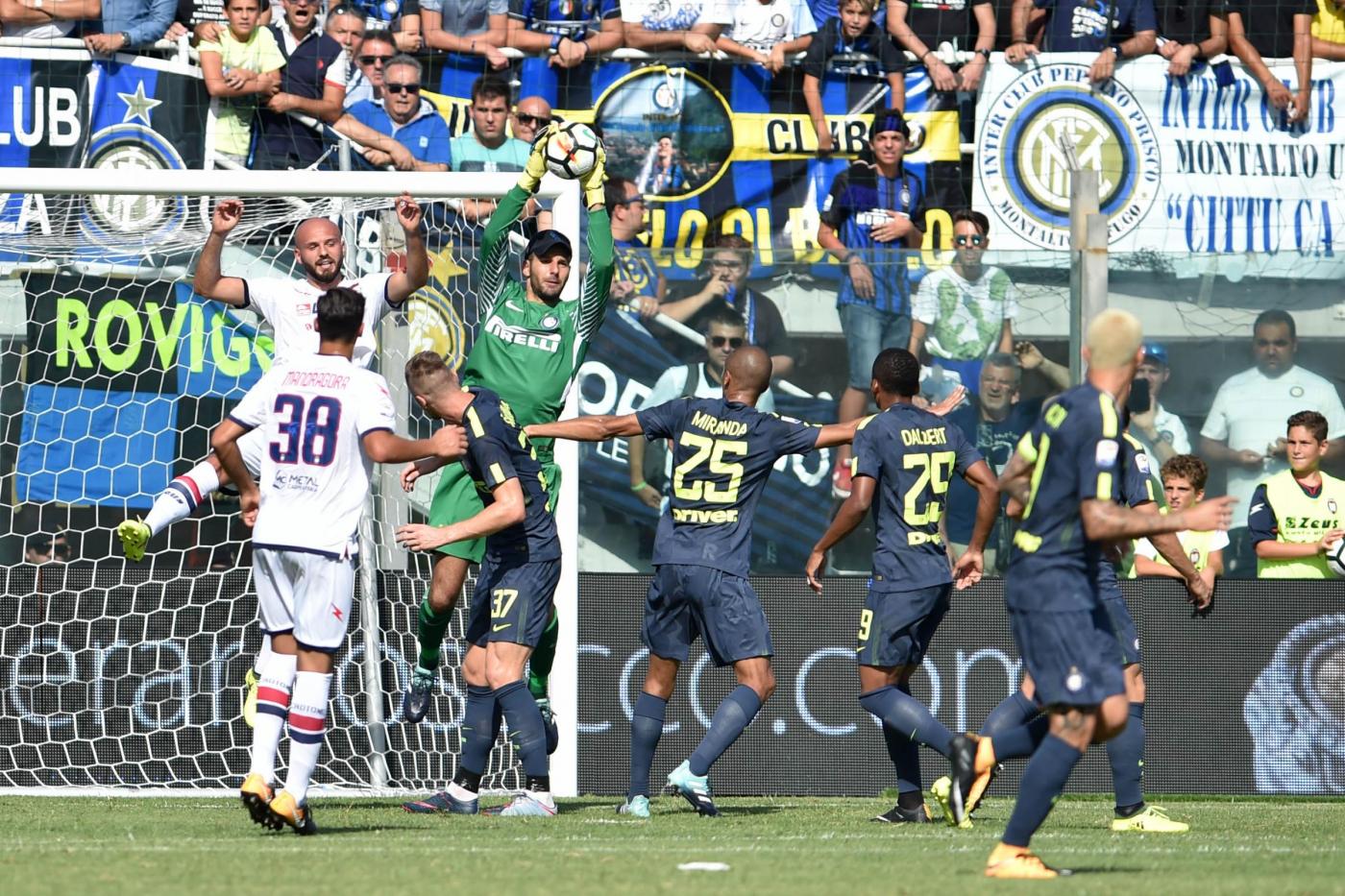 Crotone Inter : Highlights Crotone-Inter 2-1, video gol Serie A 9 ...