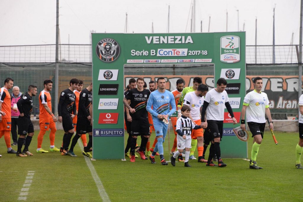 Serie B Venezia Ascoli calciatori aggrediti