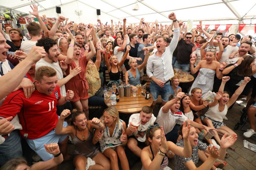 Tifoso inglese ubriaco