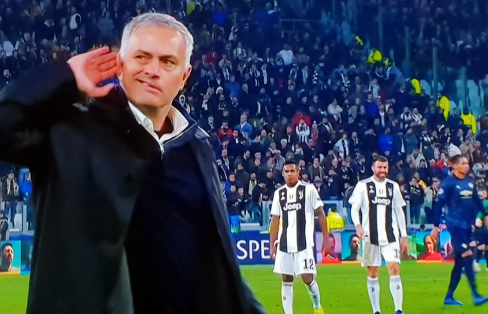 Mourinho orecchio Juventus