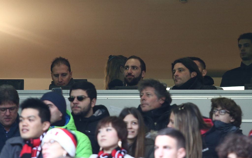 Higuain in panchina