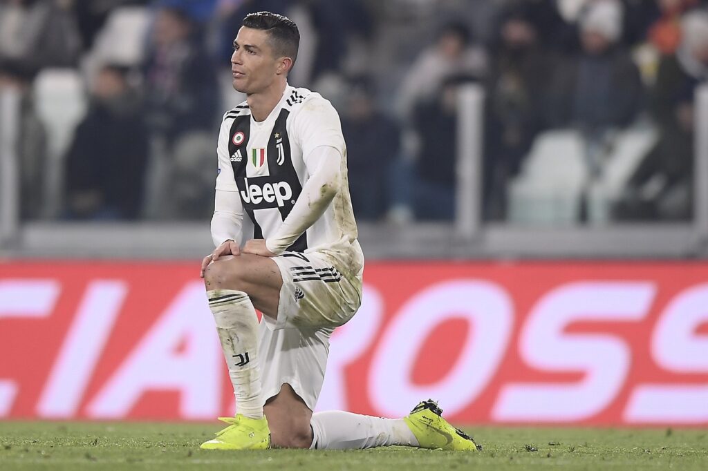 Cristiano Ronaldo colpisce donna