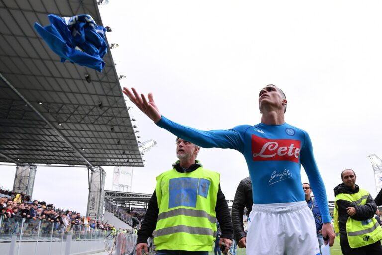 tifosi napoli rifiutano maglia callejon