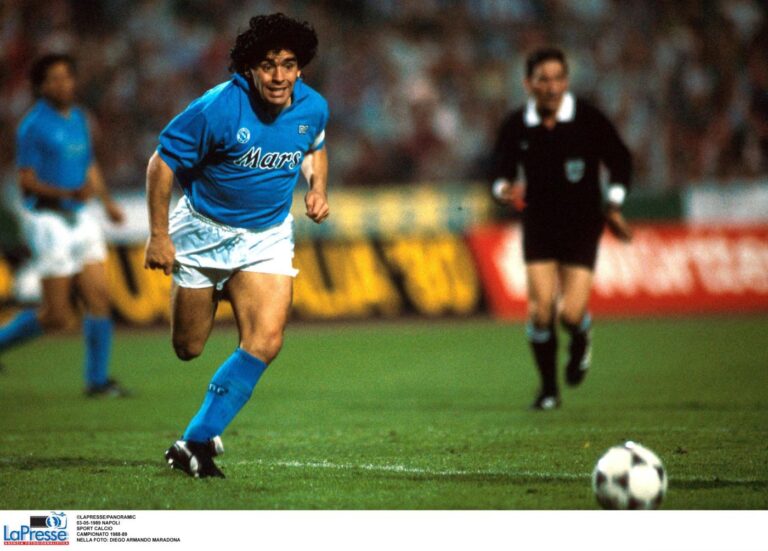 accadde oggi coppa uefa napoli