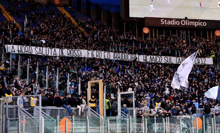Striscione Lazio De Rossi
