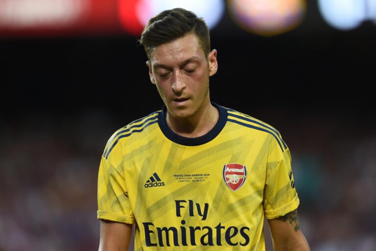 Ozil Kolosinac sotto scorta