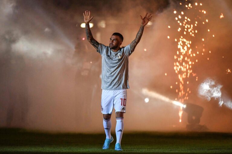 presentazione Dani Alves