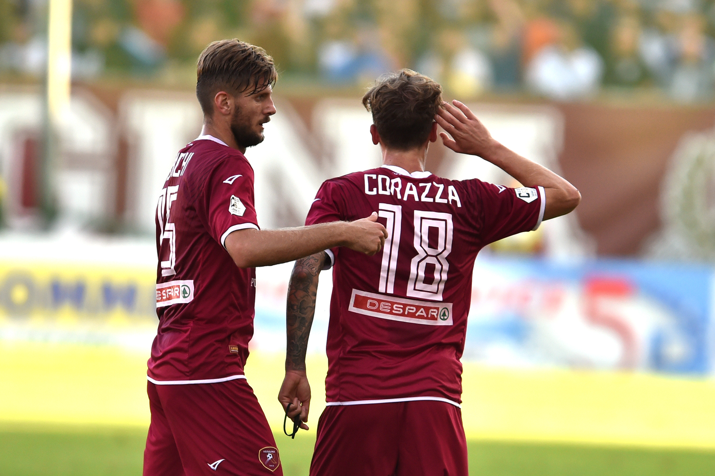 Far West Serie C, tutti contro la rivelazione Reggina: l'allenatore del  Bari augura l'infortunio a bomber Corazza, Vivarini ha toccato il fondo
