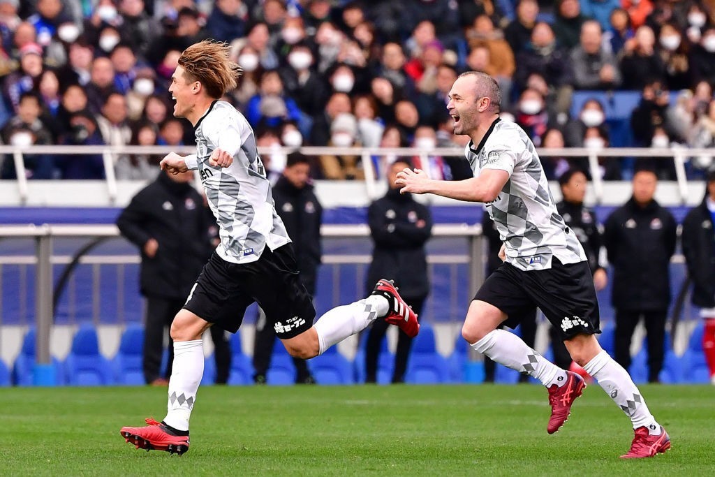 Sakai e Iniesta