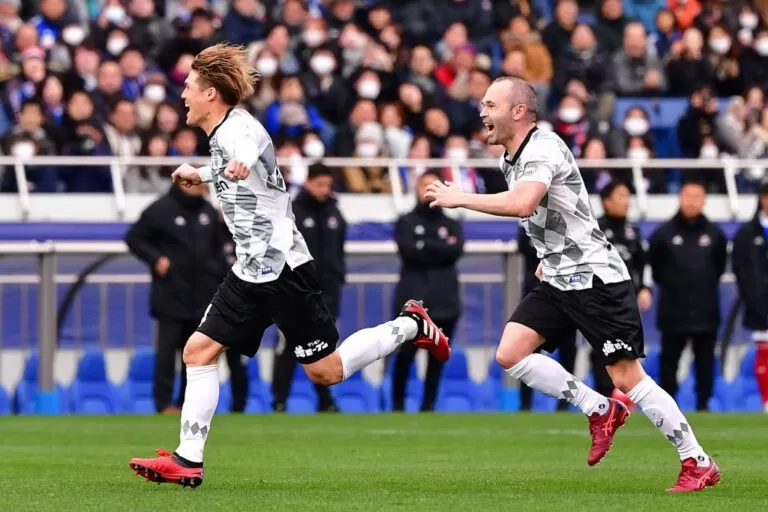 Sakai e Iniesta