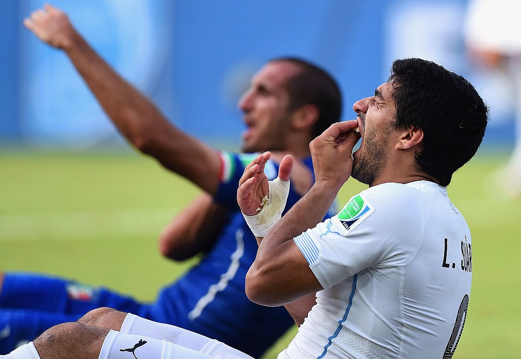 Suarez Chiellini