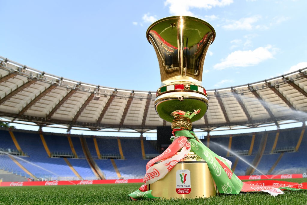 Finale Napoli-Juventus, la premiazione è fai da te: medaglie e Coppa