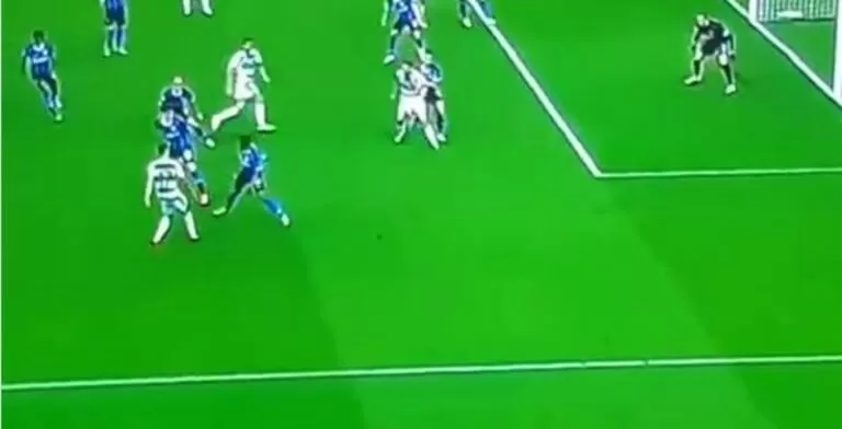 fallo mano Ashley Young