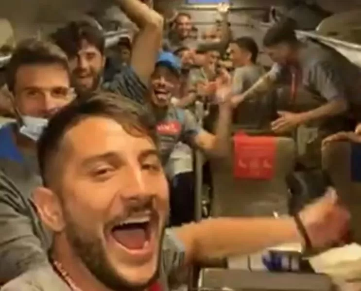 festa calciatori napoli pullman