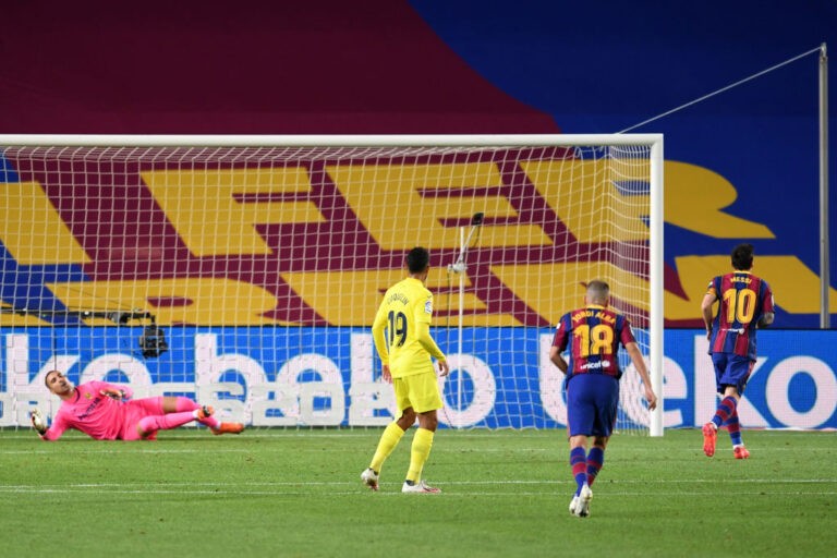FC Barcelona v Villarreal