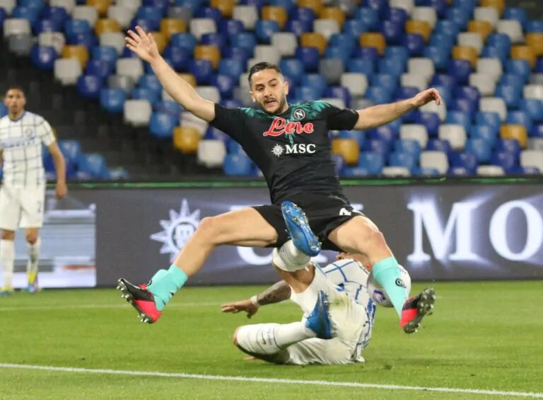 Manolas