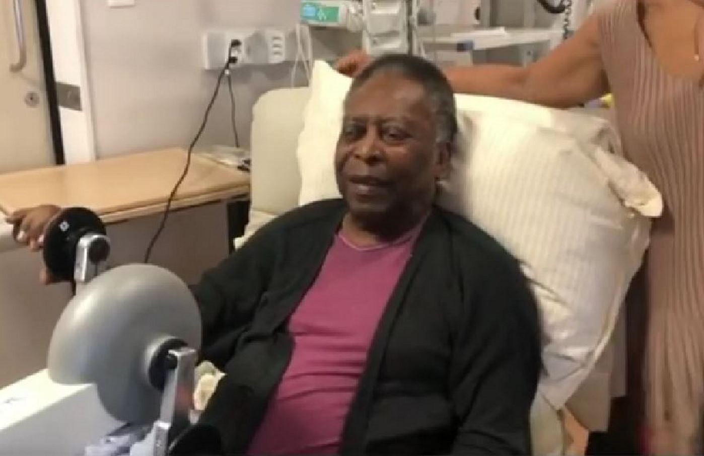 “Il cancro ha colpito anche fegato, intestino e polmoni”, peggiorano le condizioni di Pelé