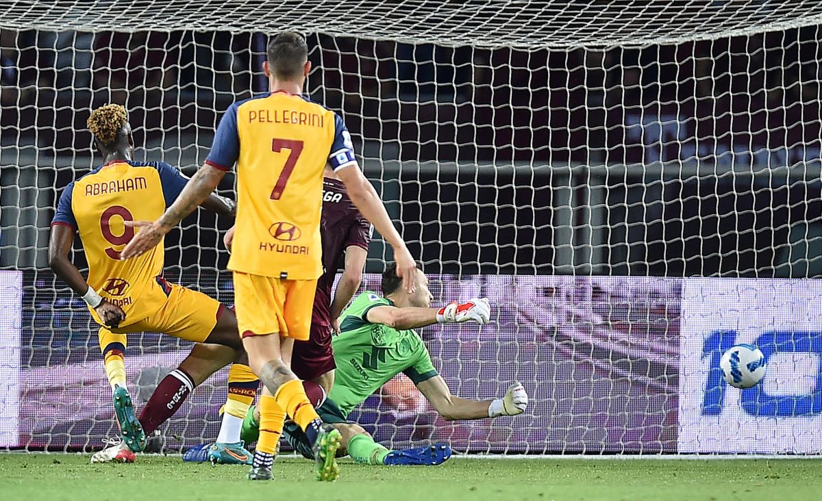 Abraham trascina la Roma in Europa League: tris senza storia al Torino, adesso la finale di Conference