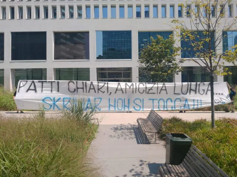 striscione Skriniar