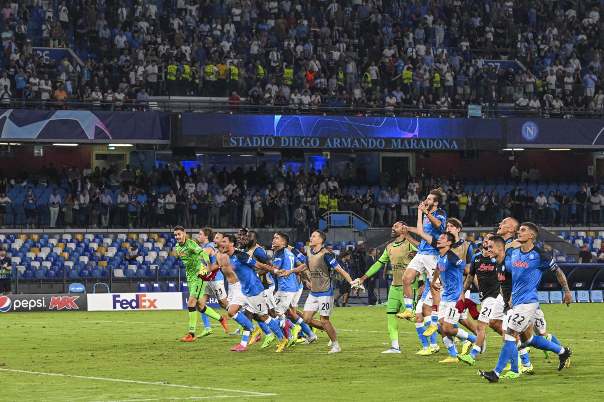 A Bacoli le sagome dei calciatori del Napoli: è febbre scudetto | FOTO A Bacoli le sagome dei calciatori del Napoli: è febbre scudetto | FOTO