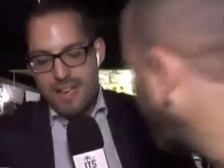 giornalista aggredito