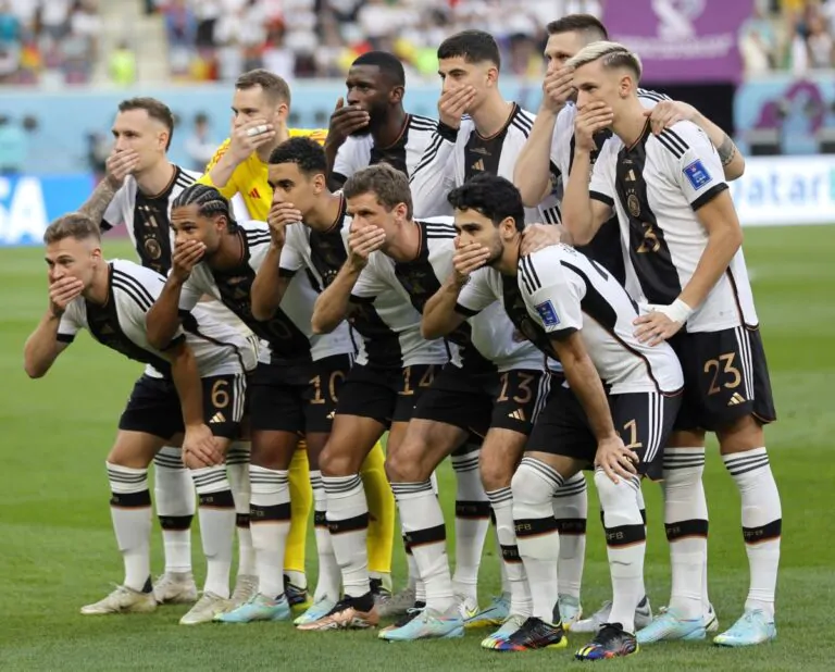 germania mano bocca