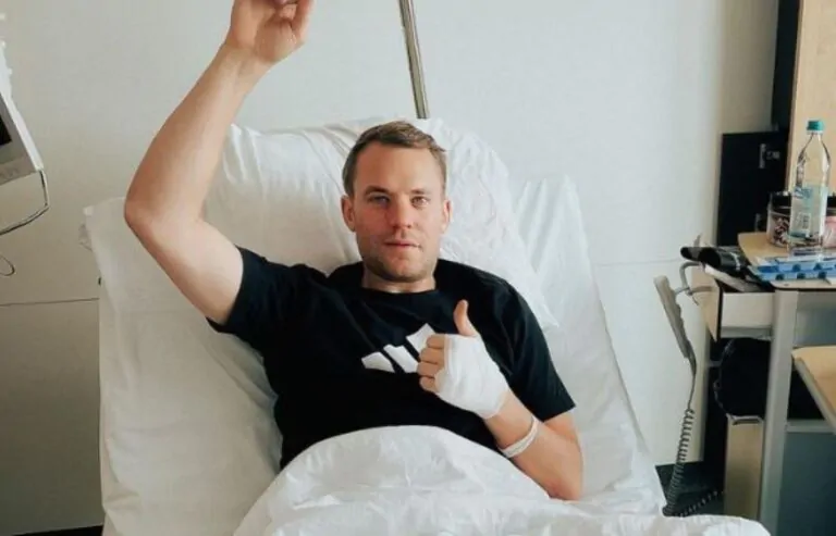 Neuer rotto gamba