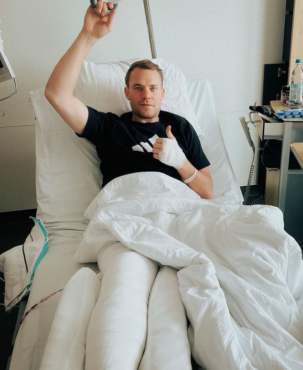 Neuer rotto gamba