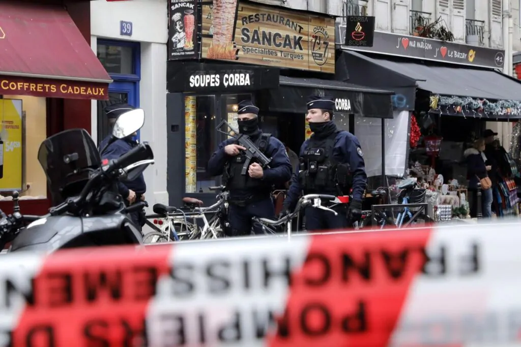 sparatoria francia