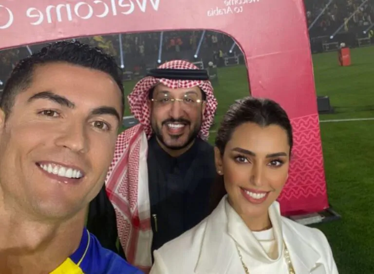 Cristiano Ronaldo selfie giornalista