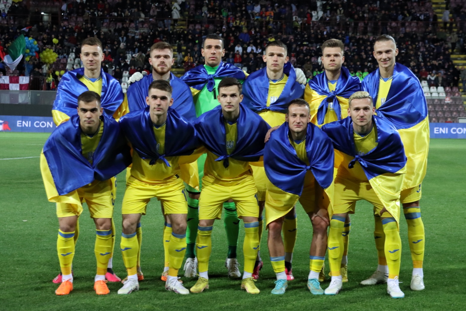 Italia Ucraina, anche l’Under 21 con la bandiera sulle spalle | FOTO Italia Ucraina, anche l’Under 21 con la bandiera sulle spalle | FOTO