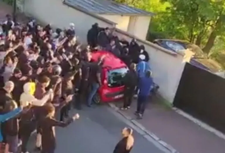 tifosi psg contestazione neymar