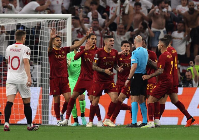 Roma arbitro Taylor
