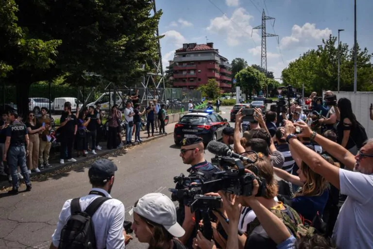 striscione Berlusconi