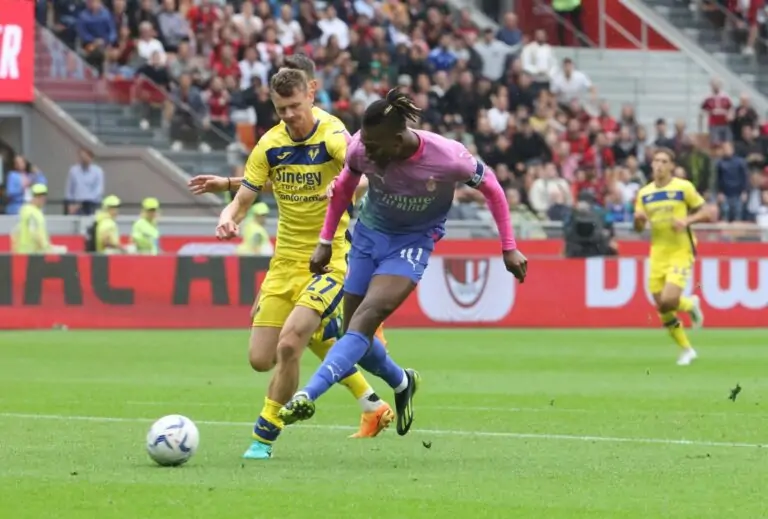Leao Milan Hellas Verona