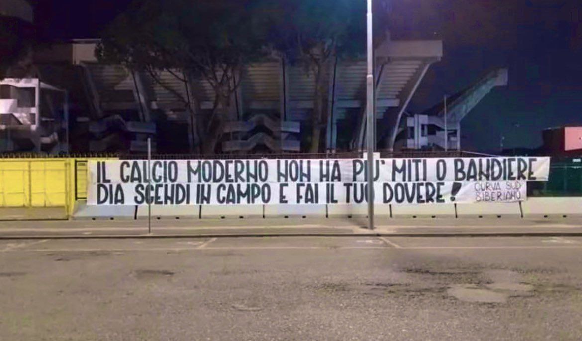 Striscione tifosi Salernitana contro Dia