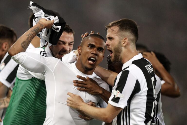 Douglas Costa