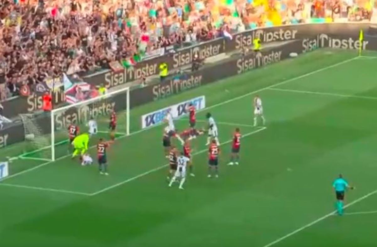 Udinese Genoa, l’incredibile autogol di Matturro e la posizione di Sottil | VIDEO Udinese Genoa, l’incredibile autogol di Matturro e la posizione di Sottil | VIDEO