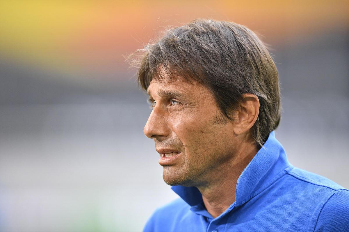 Il Chelsea vuole Antonio Conte: la proposta che prende in contropiede il Milan